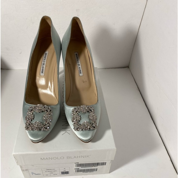 Manolo Blahnik Hangisi Satin Pumps - Picture 8 of 10